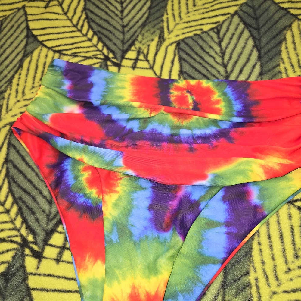 Tie-Dye Bikini Set - Picture 4 of 12